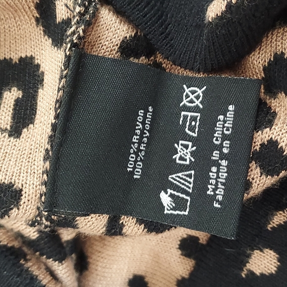 Charlie Paige Nadia Sweater Top Cheetah Print Large - Picture 9 of 10